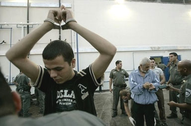 Palestinians mark “Prisoner Day,” demand freedom of 12,000 captives